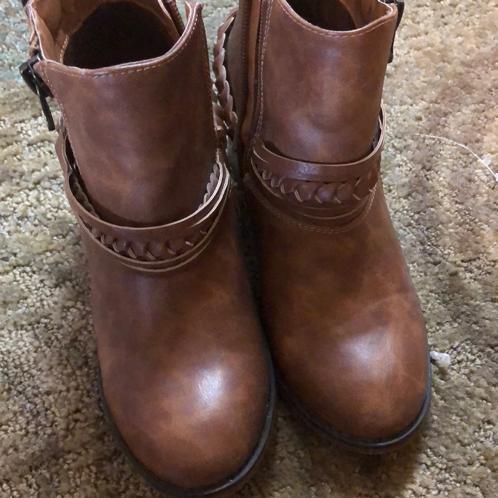 Boots - Picture 2 of 3